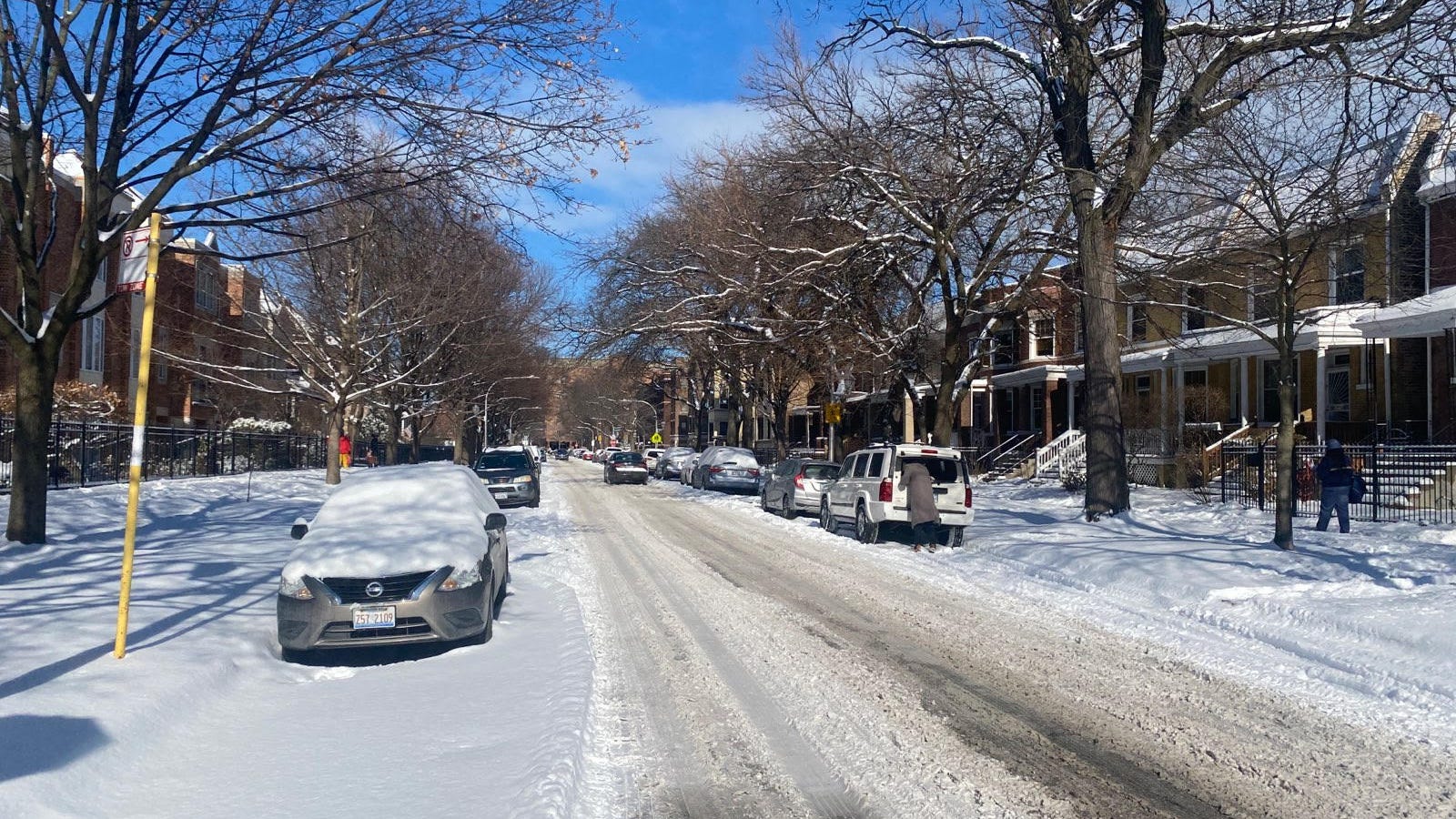Chicago plow crews busy after snowstorm dumped several inches overnight