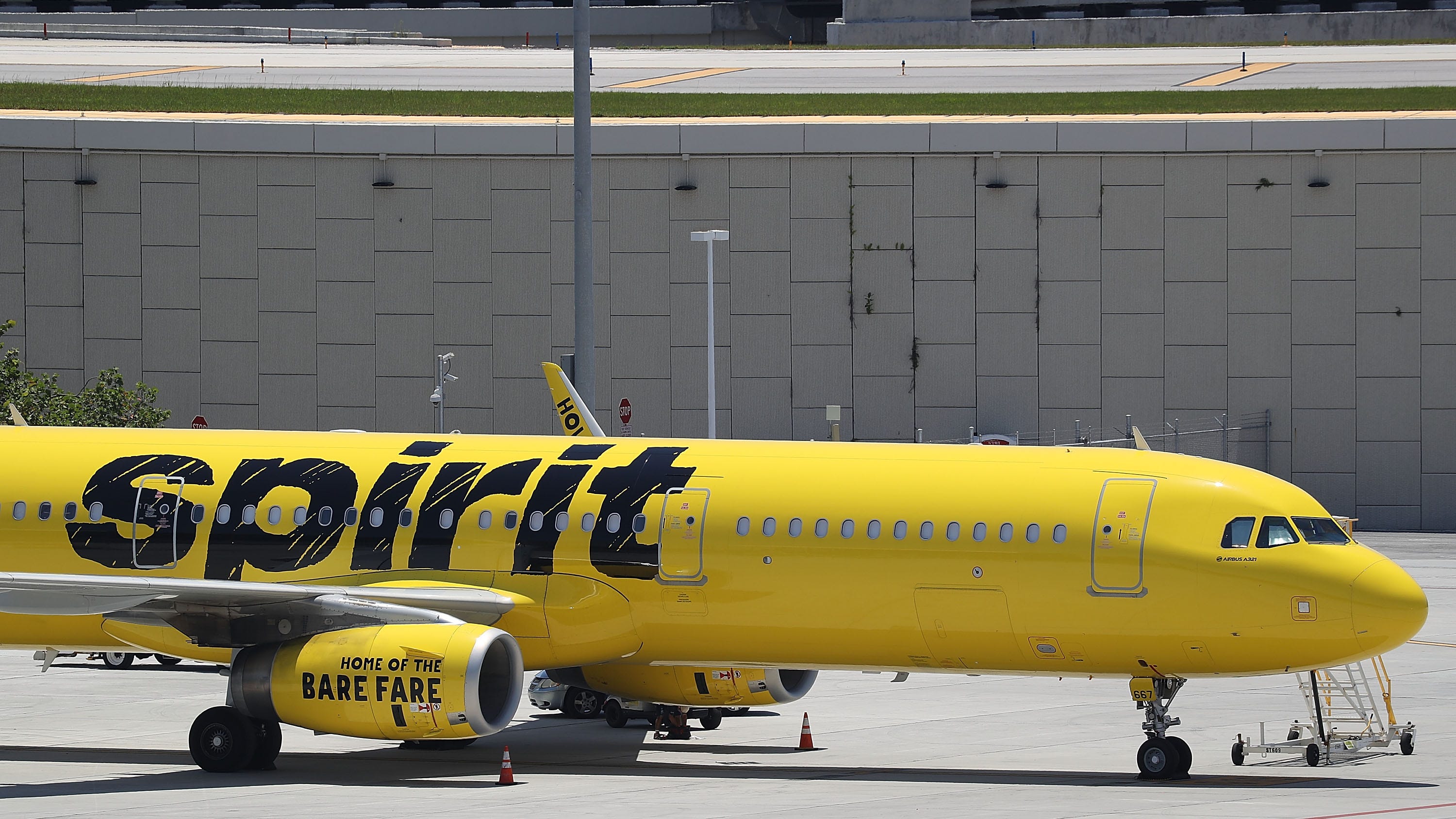 Woman arrested after trying to push her way onto Spirit jet at O'Hare