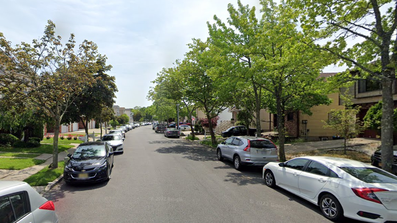 Man, 71, allegedly stabs wife to death, injures son at Staten Island home