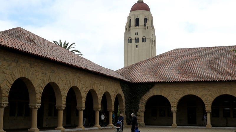 Stanford experiences omicron spike as classes resume online