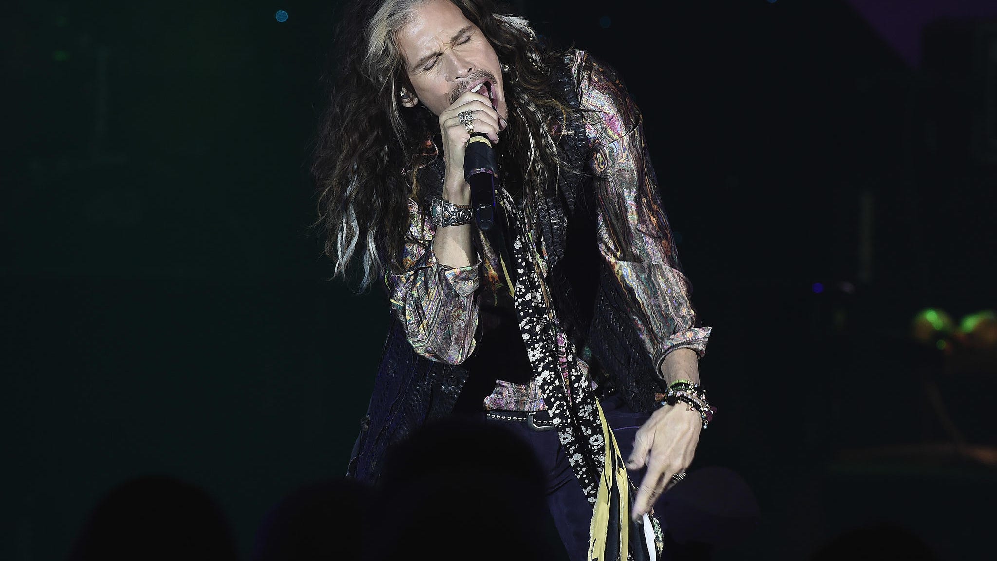 Steven Tyler Surprises Street Musician Performing “I Don’t Want To Miss A Thing”