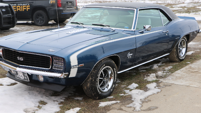3 classic cars stolen from Mt. Clemens dealer, investigators get lead on suspect at Detroit Autorama show
