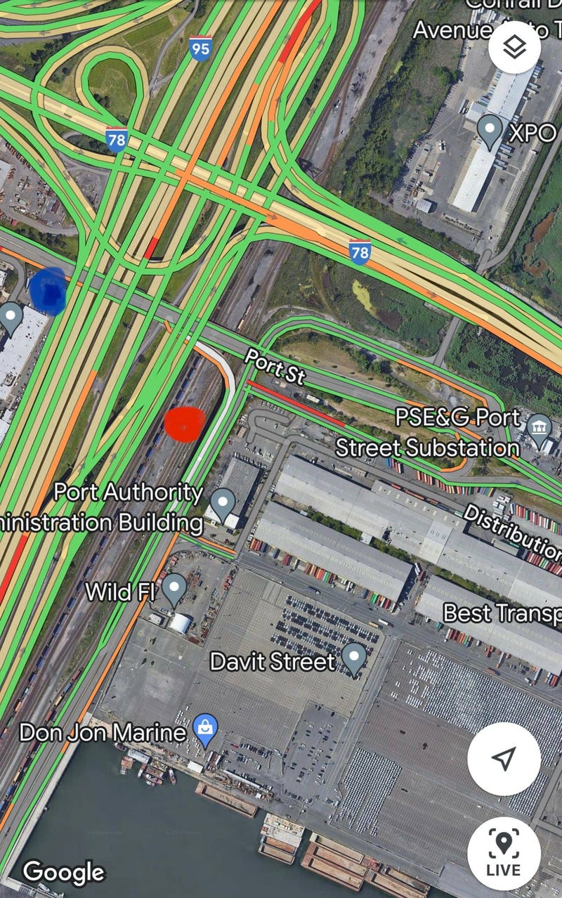 Map showing where Sukie escaped from (blue dot) and where Sukie was found (red dot)