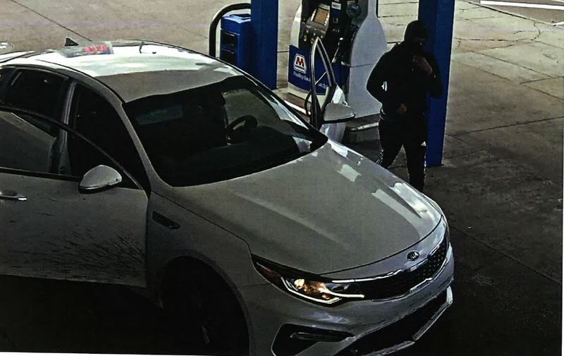 Information on a pair of alleged robbers is being sought by police after suspects took items from a Detroit gas station this week.