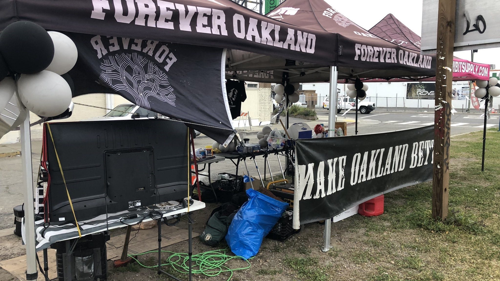 Fans tailgate before Madden memorial to honor irreplaceable 'East Bay icon'