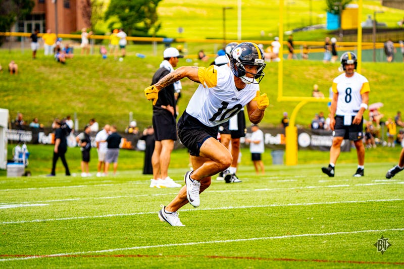 Roman Wilson getting off the line of scrimmage
