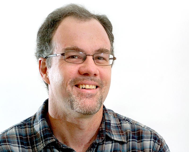 Headshot of sports columnist Tom Moore.