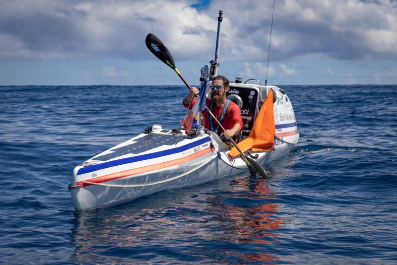 Cyril Derreumaux kayaks towards shore after a 91 day voyage from California to Hawaii.