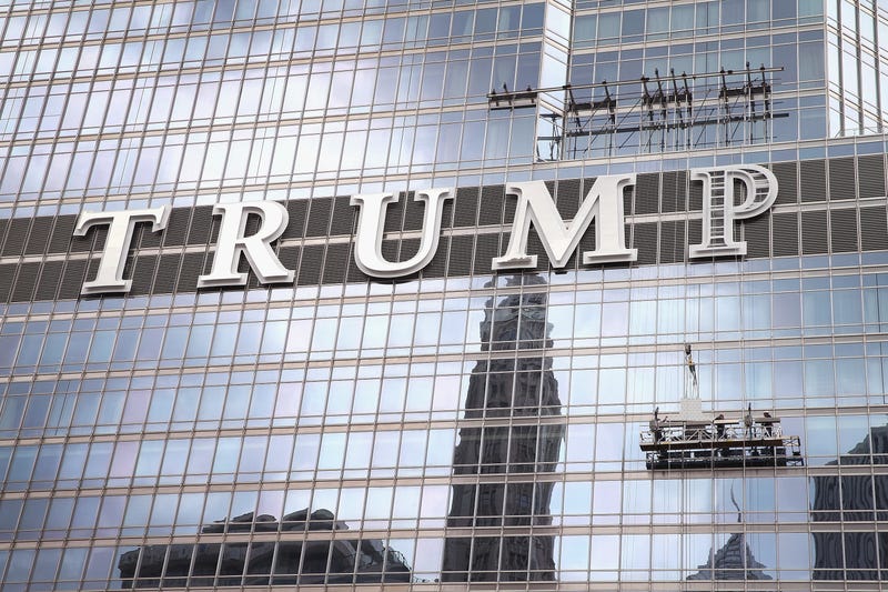 Trump sign on side of Chicago building