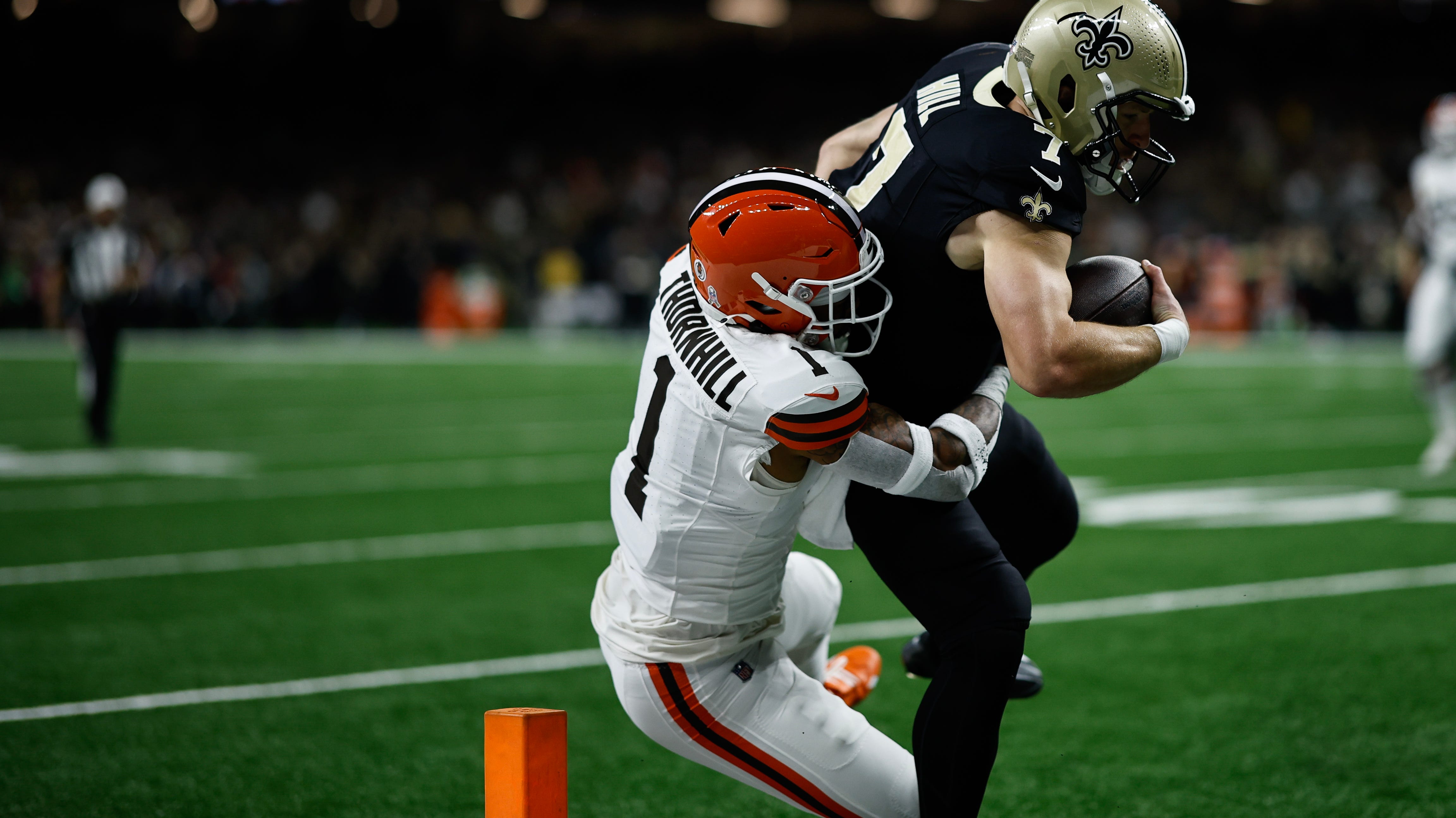 Saints ride balanced offense to beat Cleveland for second-straight win
