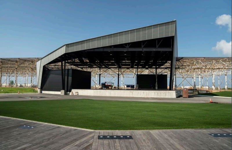 Terminal B amphitheater