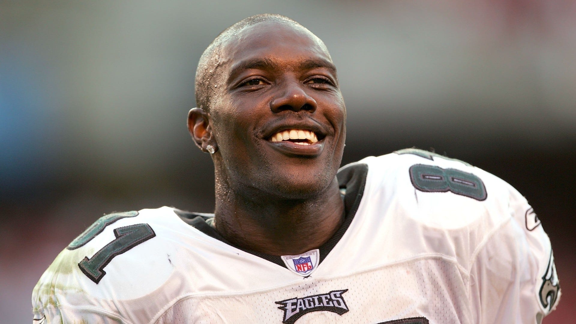 Terrell Owens says he told 49ers he's available: 'I'm a very valuable asset'