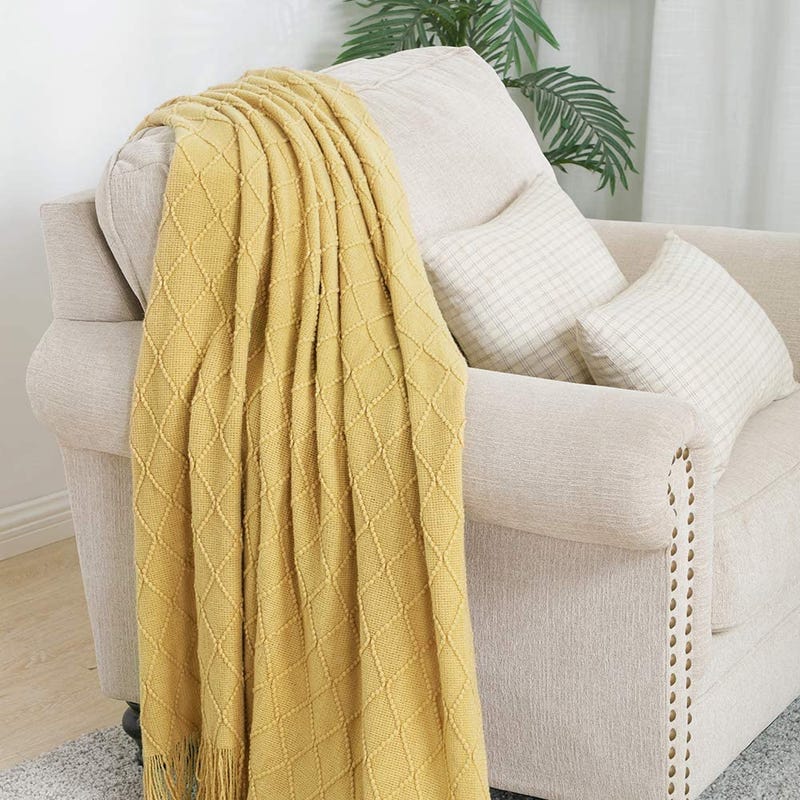 Textured throw blanket