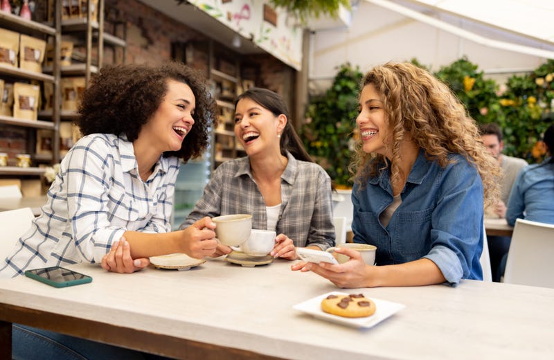 The Health Benefits of Decluttering Your Digital Life | Bee Well