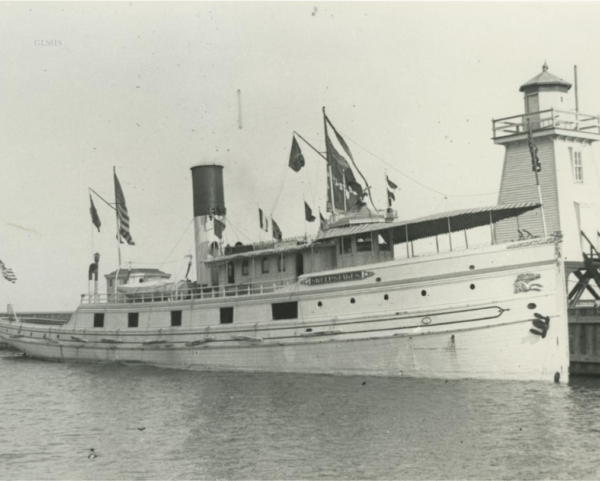 BLACK AND WHITE PHOTO OF THE SWEEPSTAKES (SISTER SHIP OF THE SATELLITE)