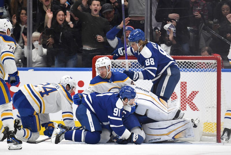 Dylan Cozens, John Tavares, Ukko-Pekka Luukkonen, Ilya Lyubushkin, William Nylander
