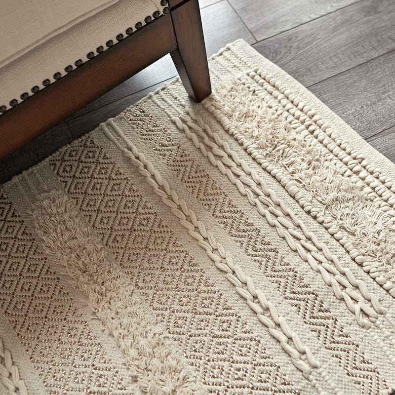 Hand woven knotted area rug