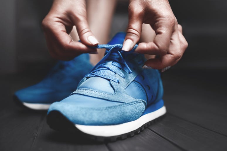 Tying_Shoes