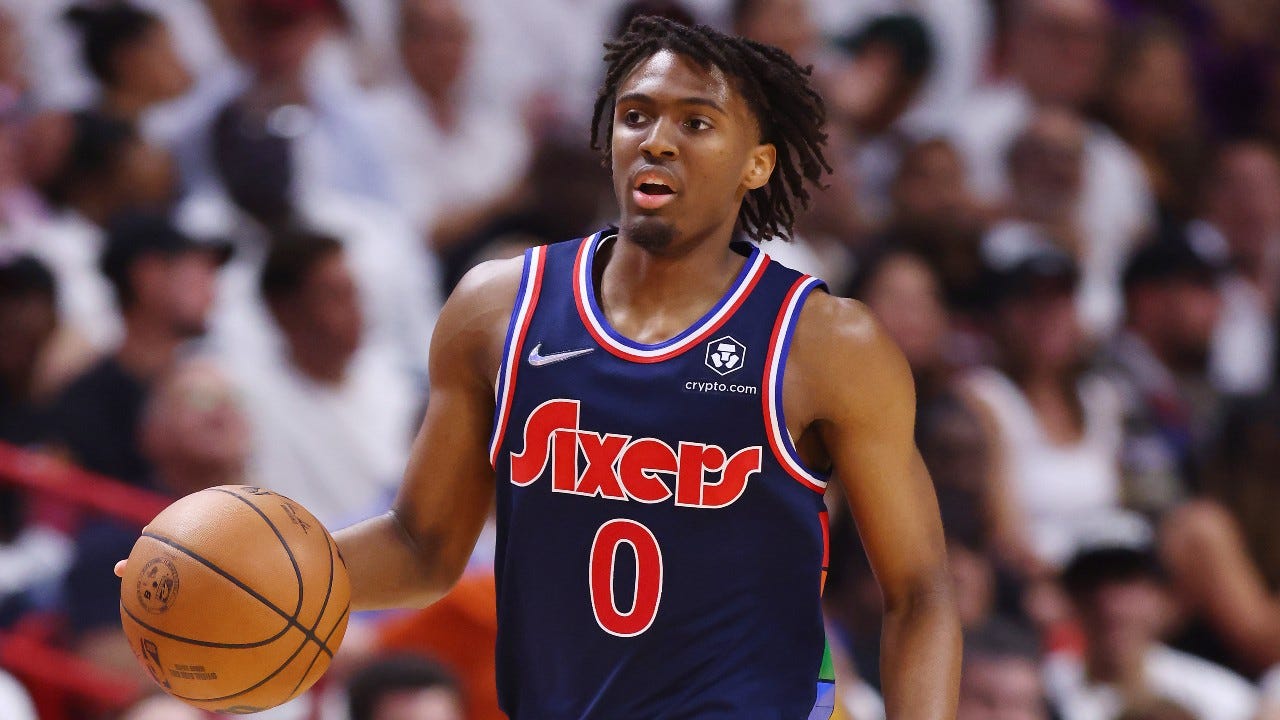 LeBron James praises Tyrese Maxey on Twitter