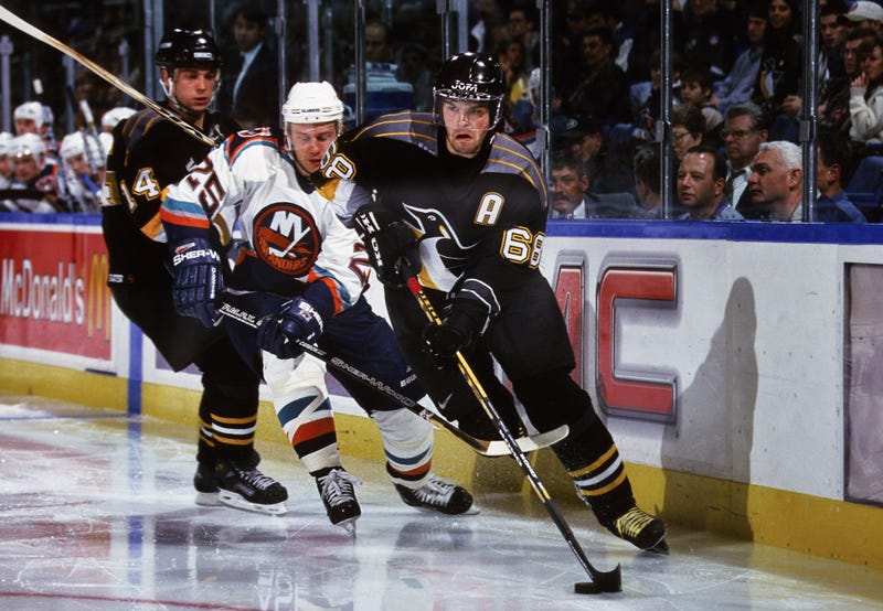 Mar 26, 1998; Uniondale, NY, USA; FILE PHOTO; Pittsburgh Penguins right wing Jaromir Jagr (68) and Stu Barnes (14) in action against New York Islanders right wing Mariusz Czerkawski 