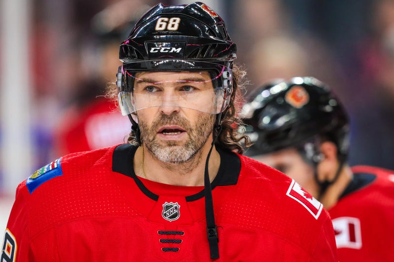algary Flames right wing Jaromir Jagr (68) during the warmup period against the Chicago Blackhawks