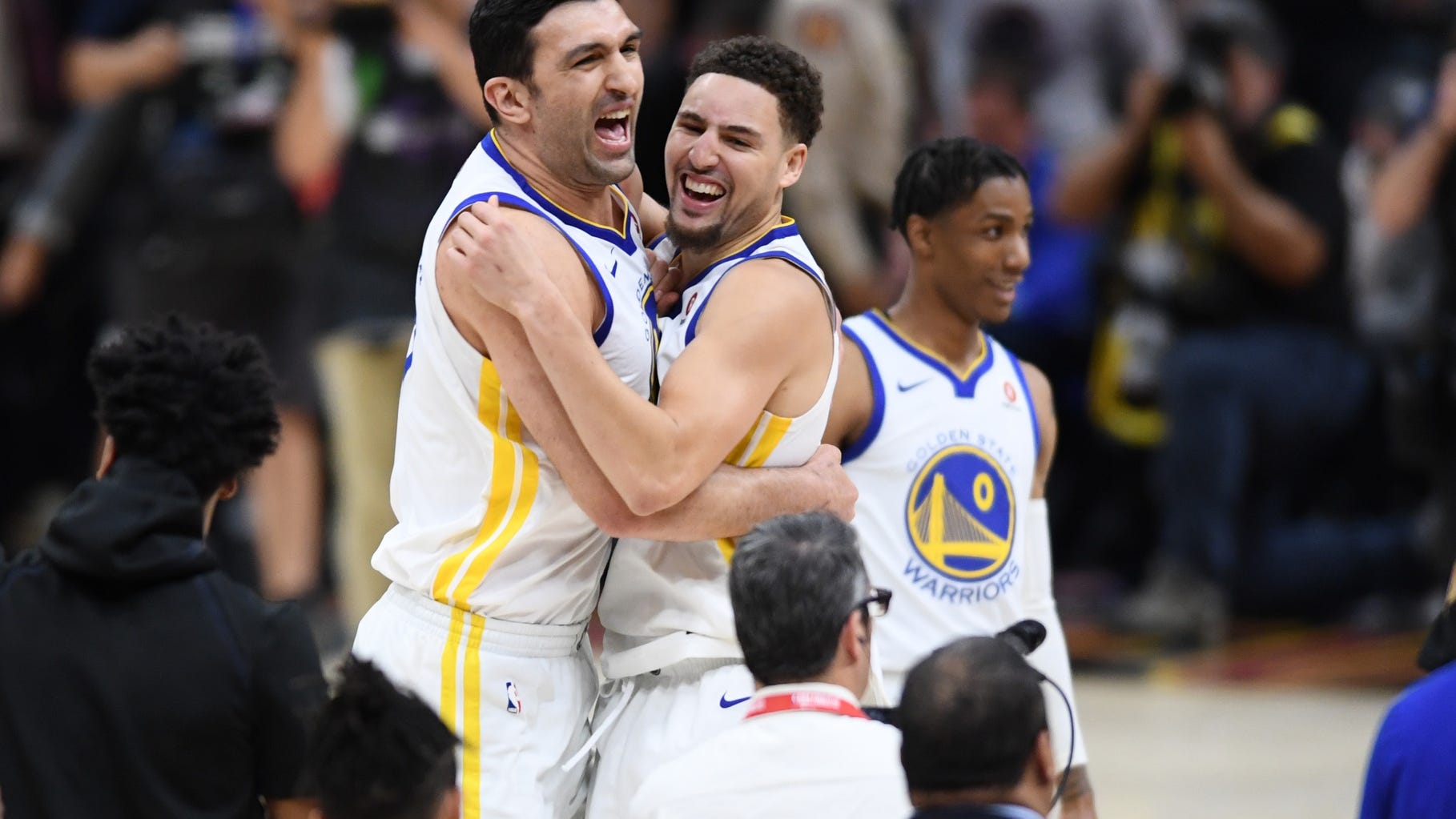 Zaza Pachulia rehabs with Klay Thompson, says guard 'moves really well'