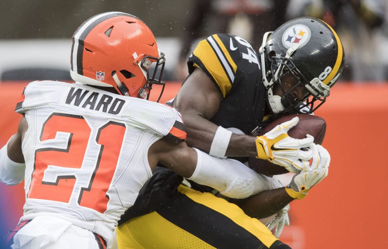 ; Pittsburgh Steelers wide receiver Antonio Brown (84) catches a touchdown as Cleveland Browns cornerback Denzel Ward (21) defends 