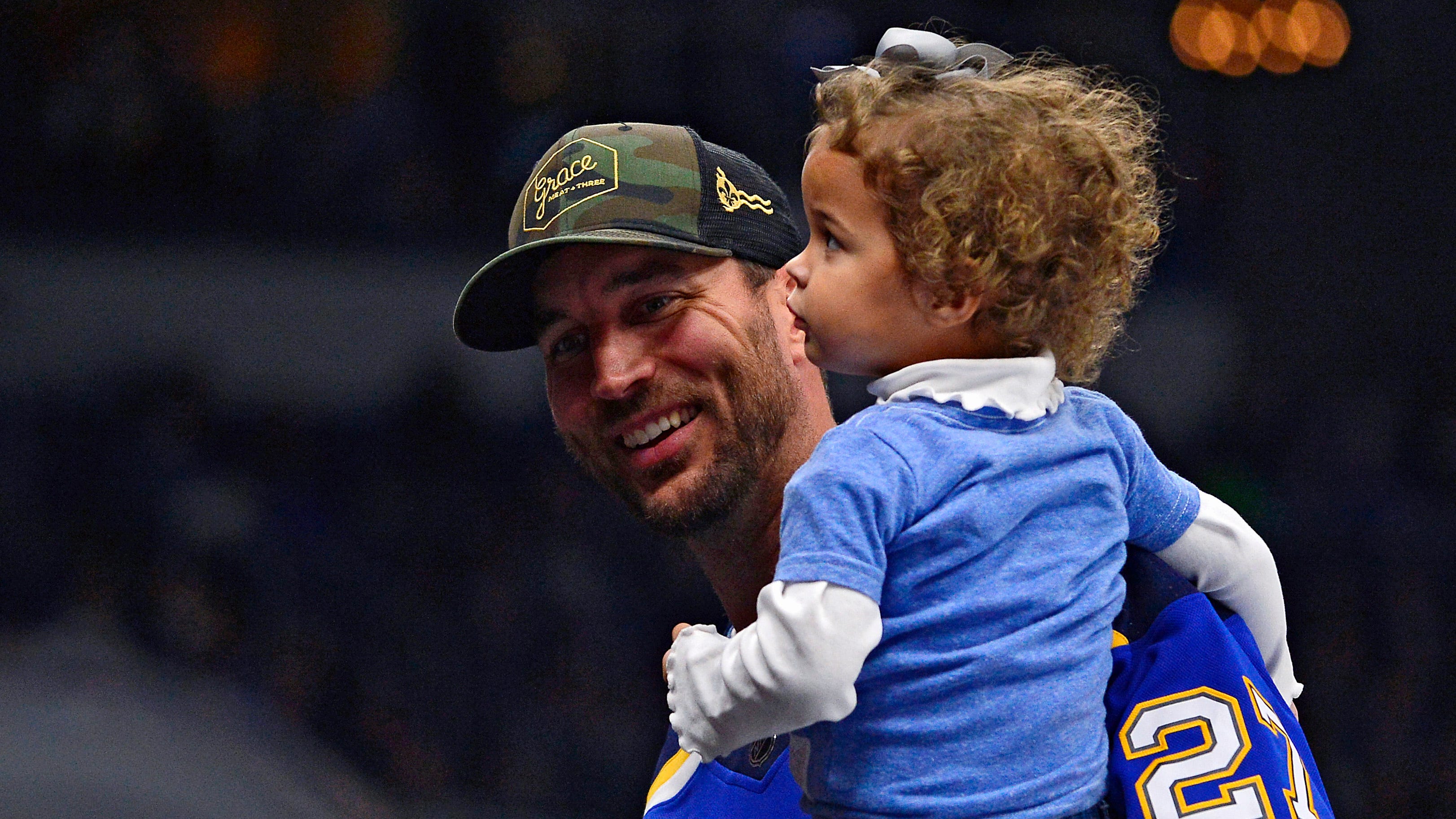 'I gotta get to work': Wainwright responds to flubbed report he signed with St. Louis Blues