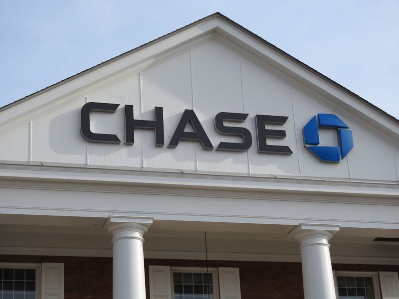 One man was arrested by police after he allegedly held up a Chase Bank in Wixom on Wednesday afternoon.