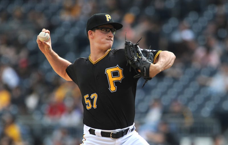 Nick Burdi pitching