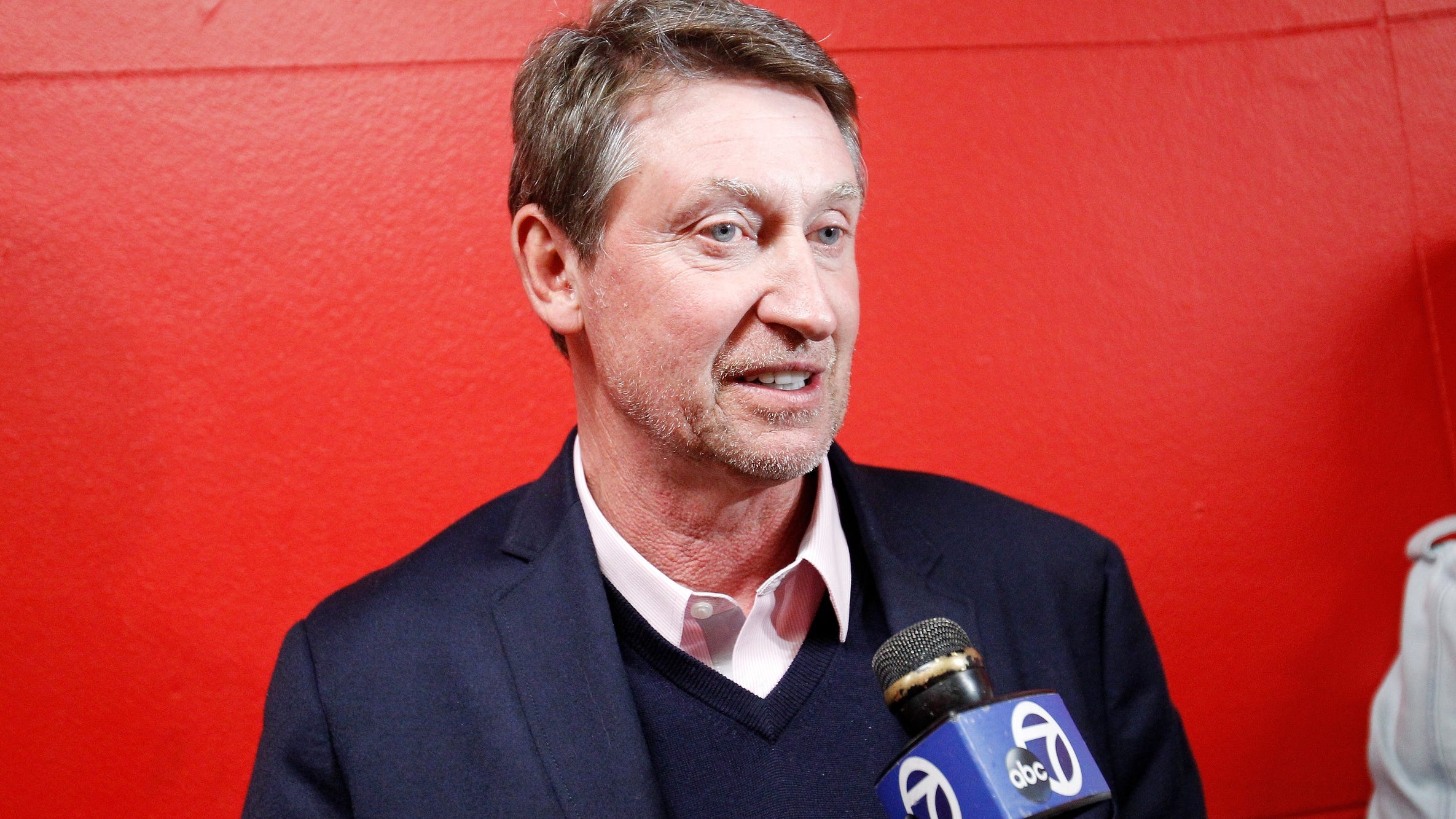 Wayne Gretzky recalls Red Wings trade that wasn't: "We decided I was going to Detroit"