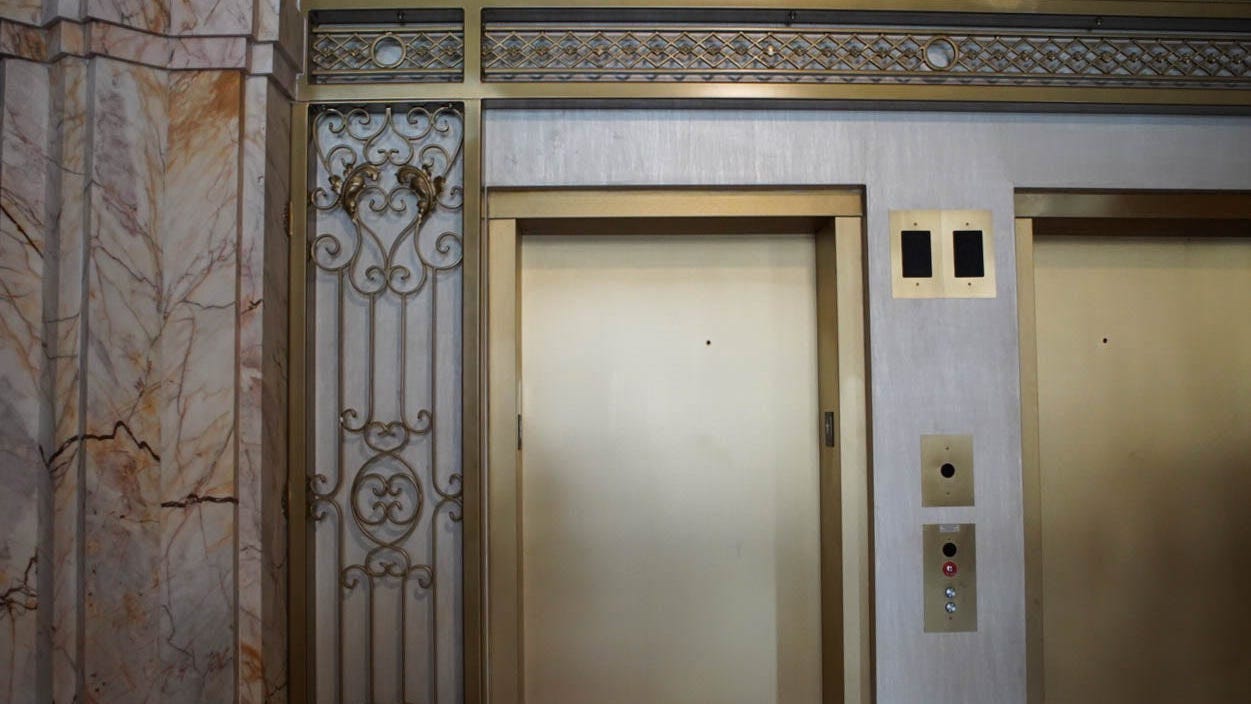 VIDEO: The terrifying moment 3 people get trapped in a flooded elevator