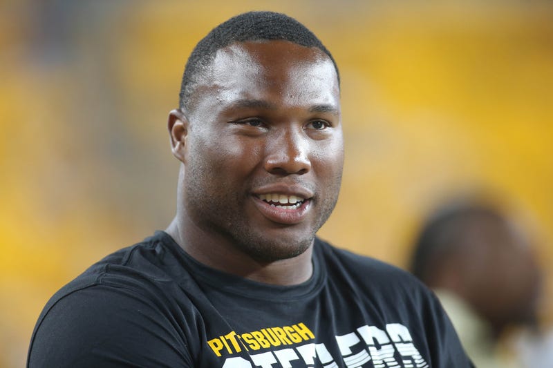Pittsburgh Steelers defensive end Stephon Tuitt (91) looks on from the sidelines