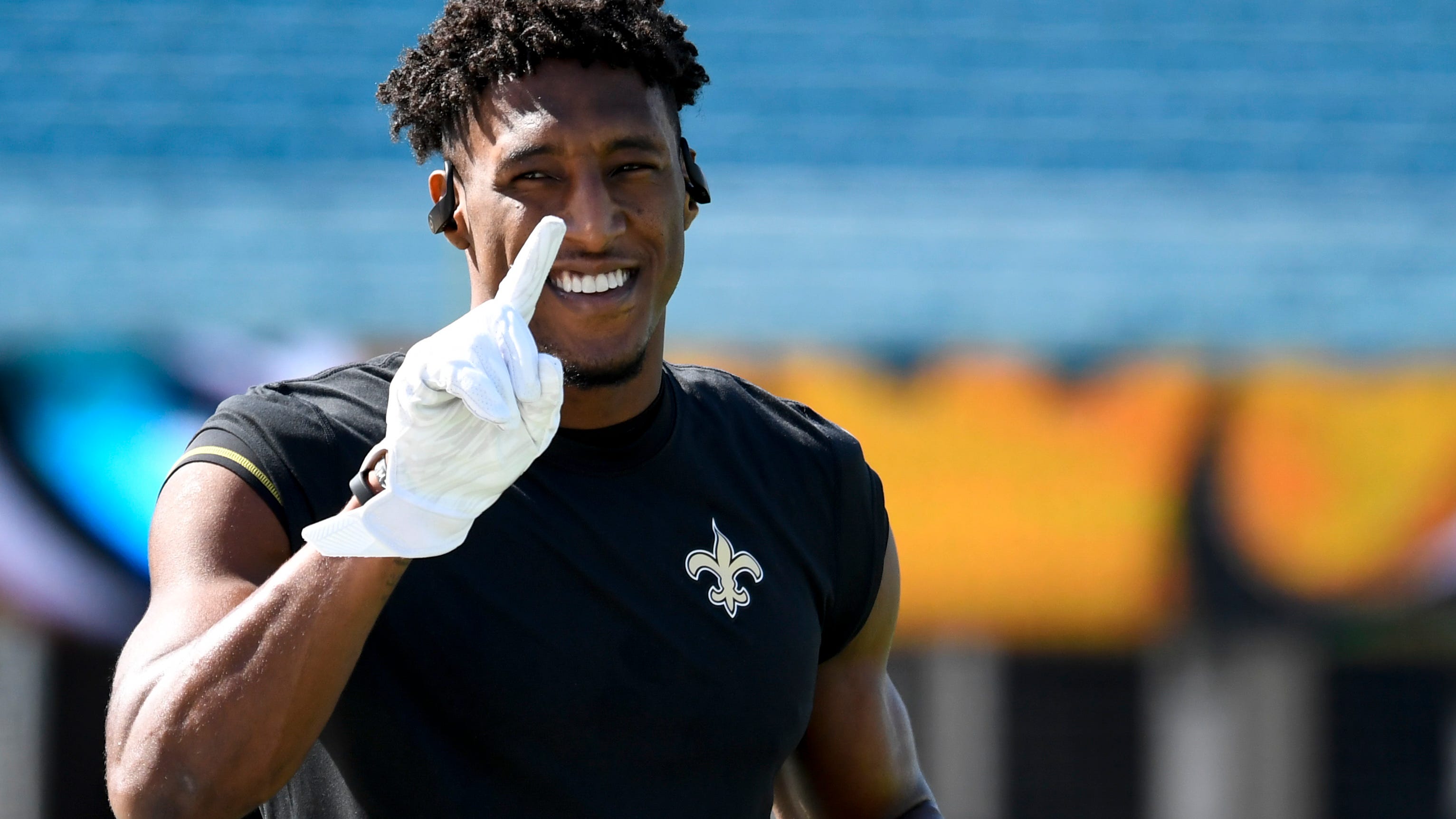 See Michael Thomas on field with Saints ahead of kickoff against Ravens