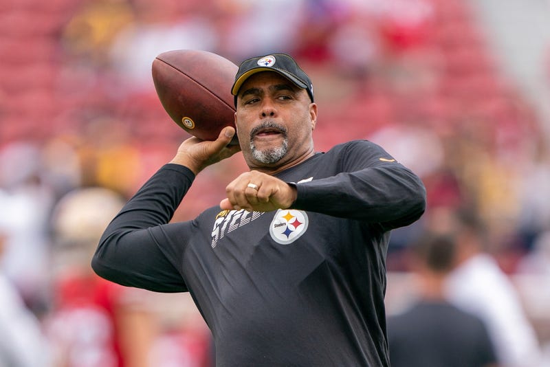 Teryl Austin throwing a football