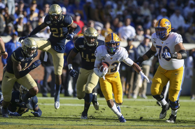 Vince Davis running to daylight