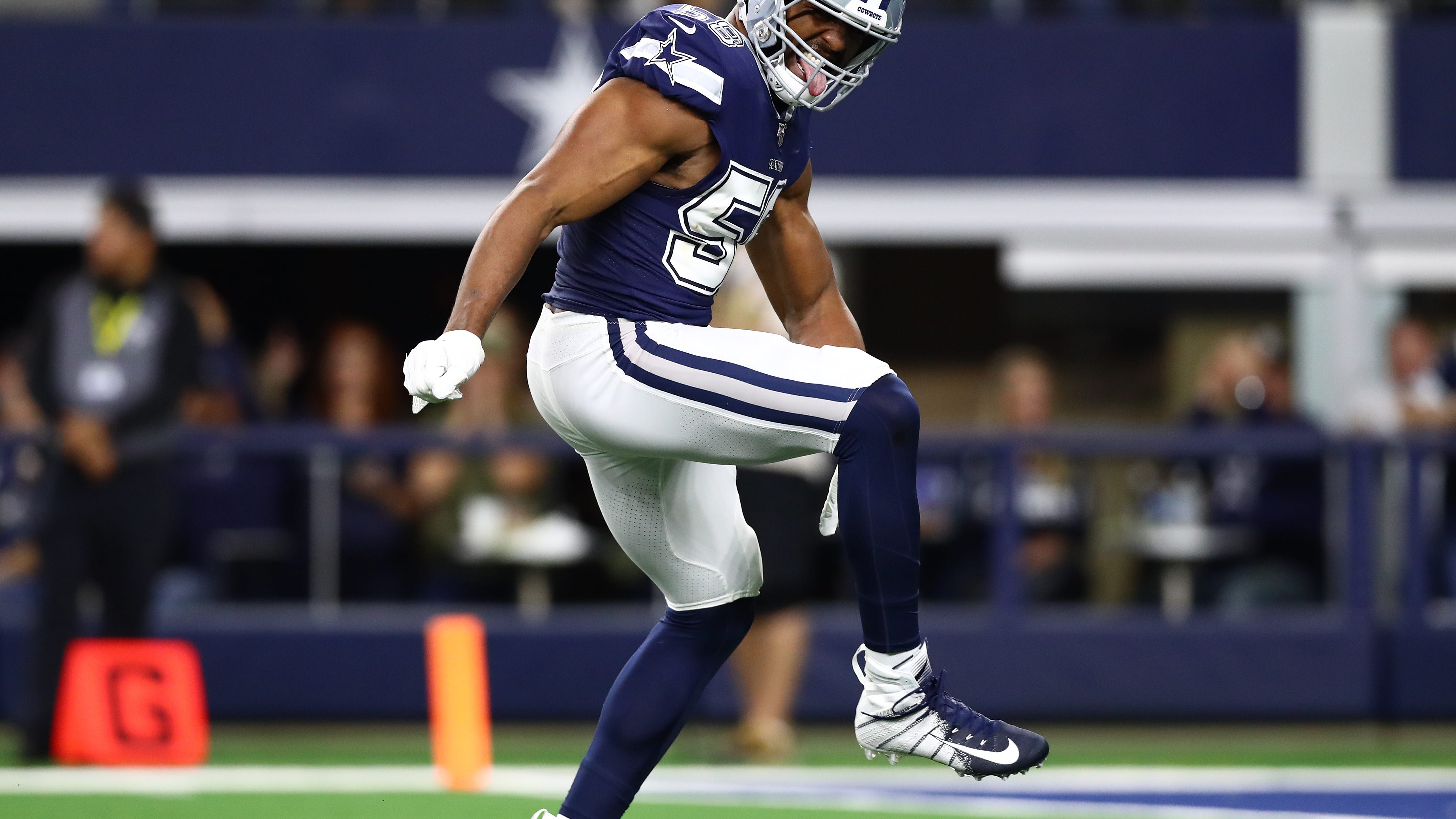 Bears OLB Robert Quinn Battling Ankle Injury