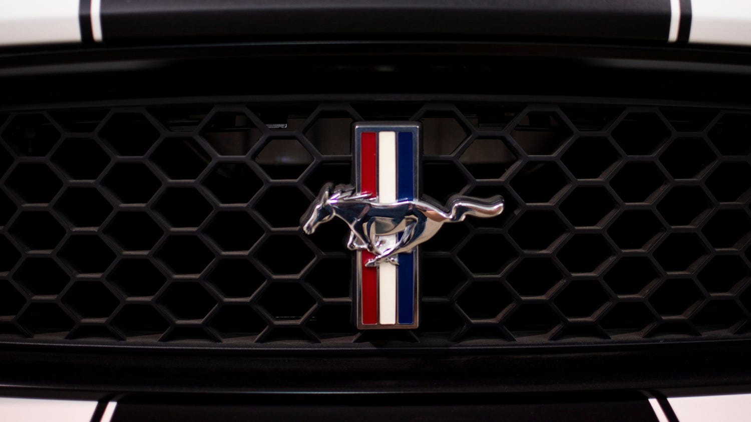 Over a dozen Ford Mustangs worth at least $60,000 a piece stolen off lot in Woodhaven