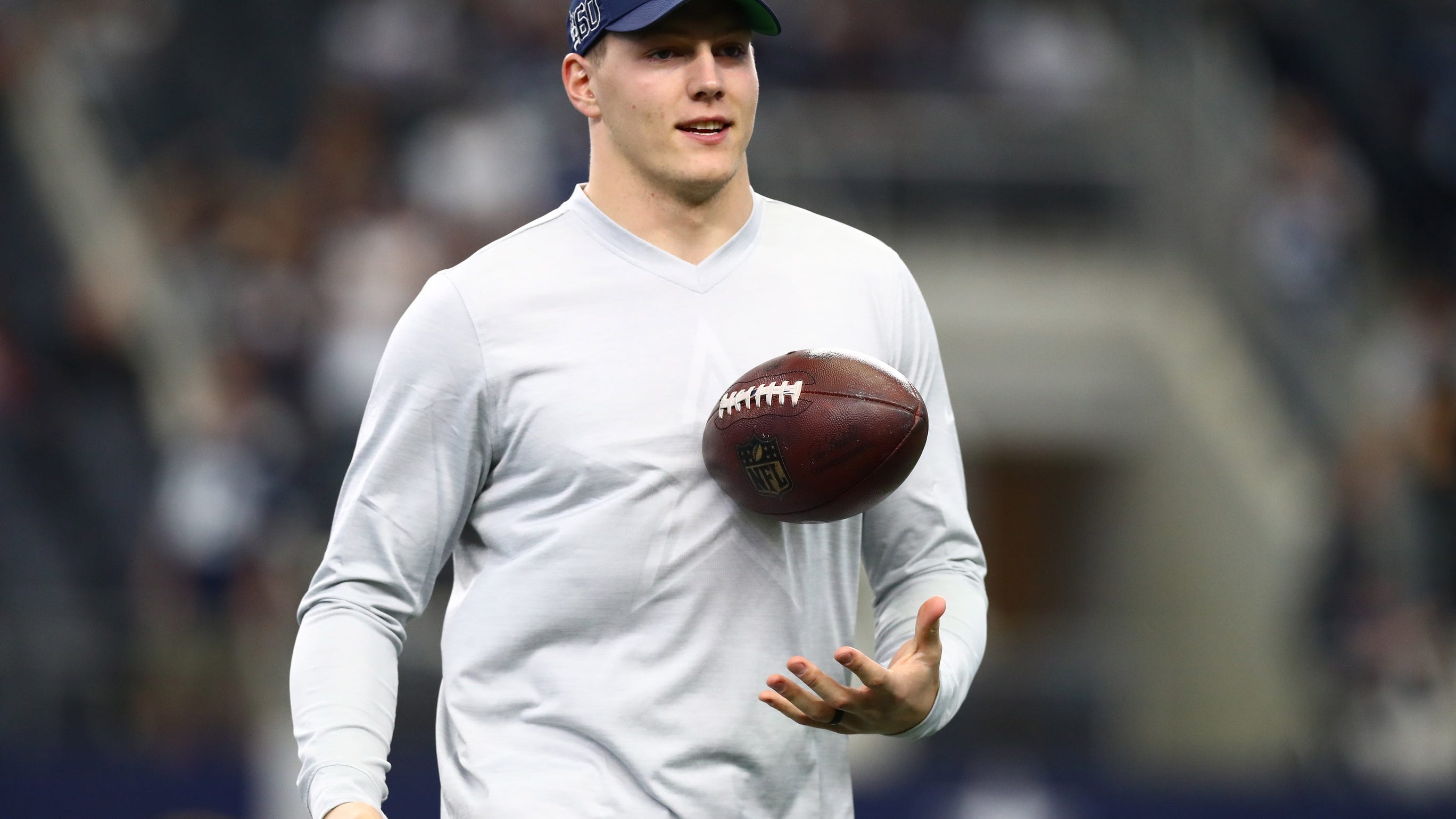 Cowboys' McCarthy says Vander Esch is "ahead of schedule"