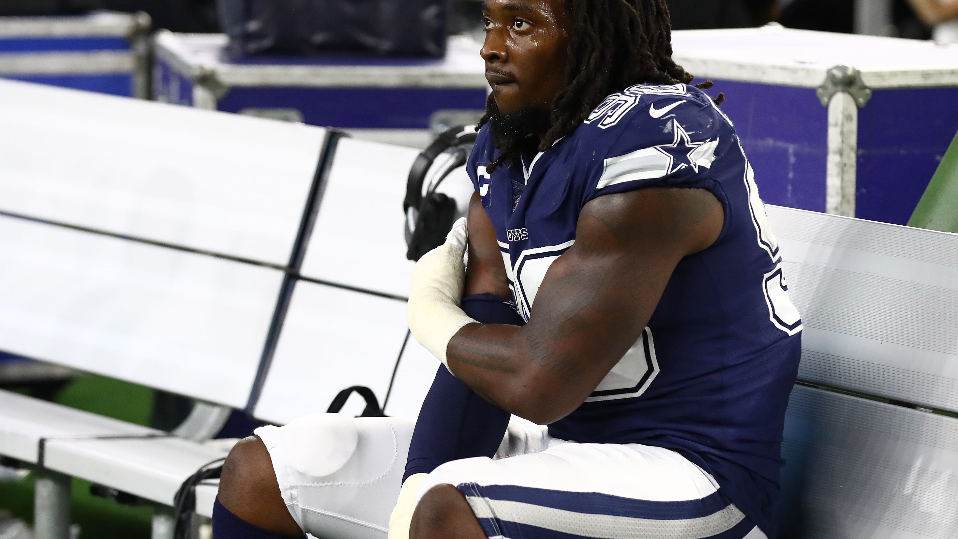 Cowboys star DE DeMarcus Lawrence out indefinitely with broken foot: Report