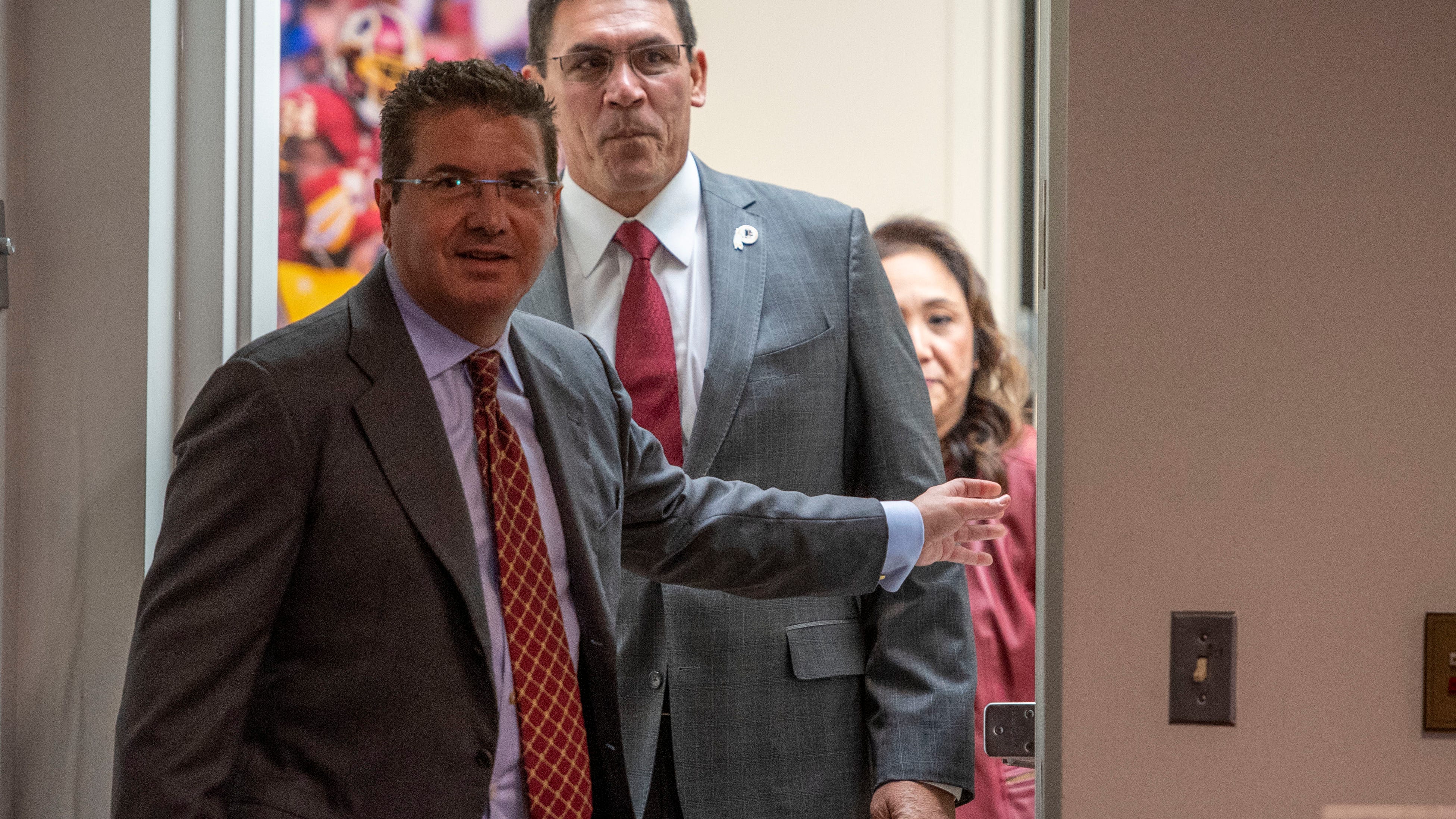 JUNKIES: Why was EB not moved by the news of Dan Snyder agreeing to the Commanders sale Friday?