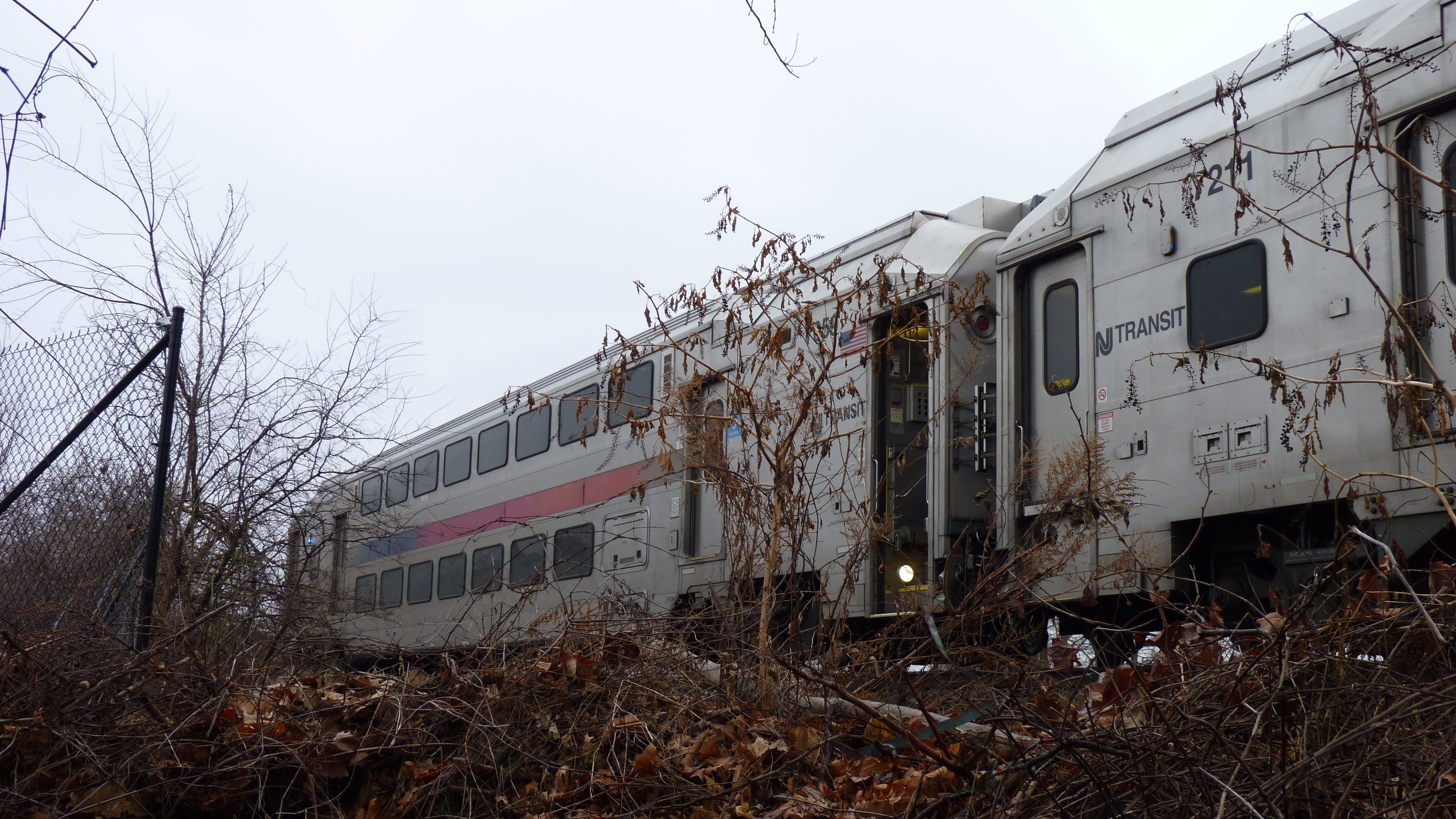 NJ Transit engineers weigh strike over wage dispute