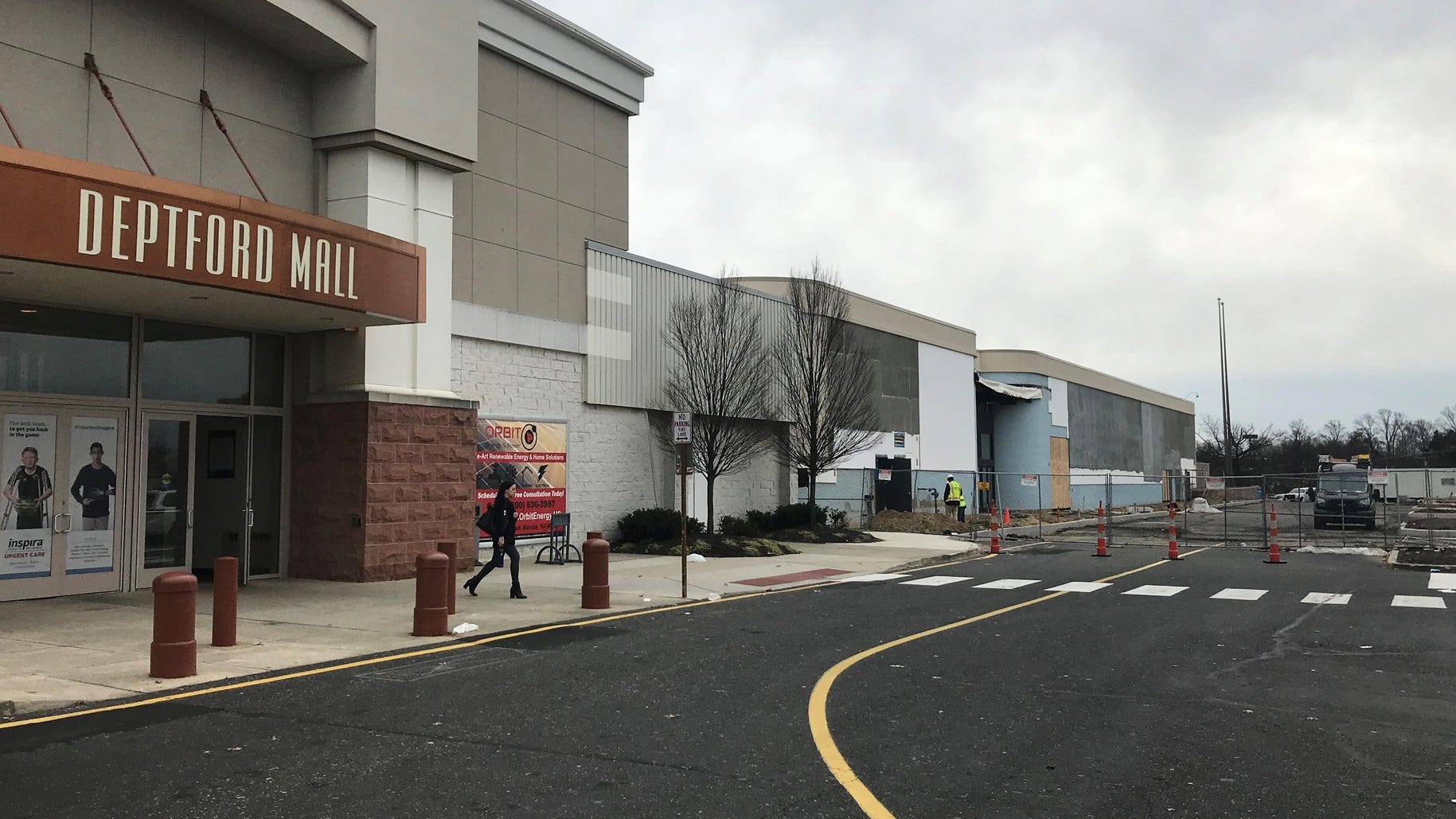 Police: Bystander comes to aid of officer put in chokehold by man during Deptford Mall struggle