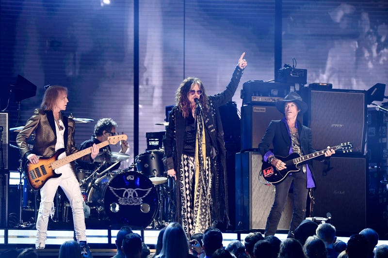 Steven Tyler Suffers Vocal Cord Injury, Aerosmith Stops Tour