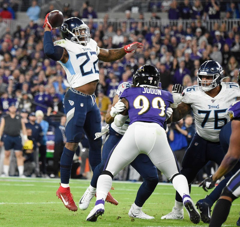 Titans RB Derrick Henry throws a TD pass against the Ravens in the AFC Divisional Playoffs