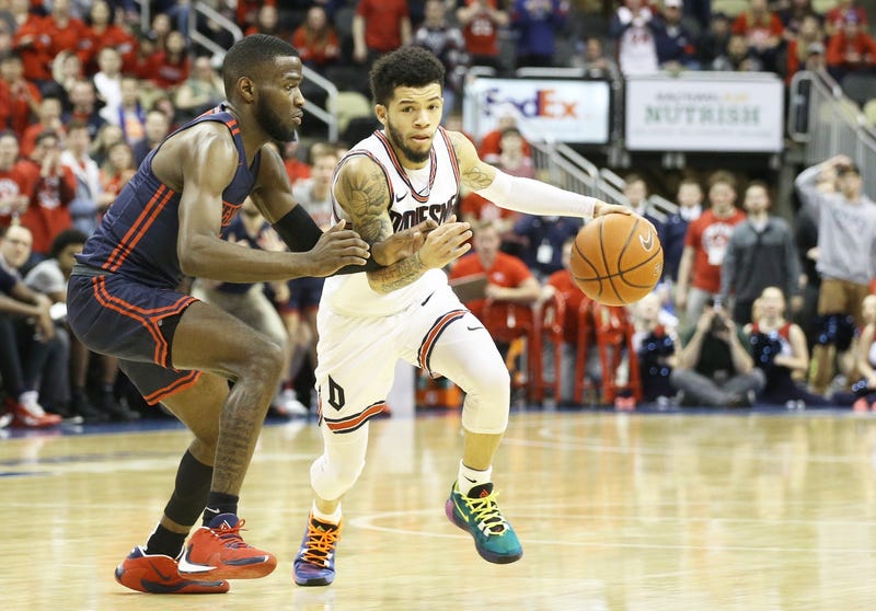 Dukes driving to the basket