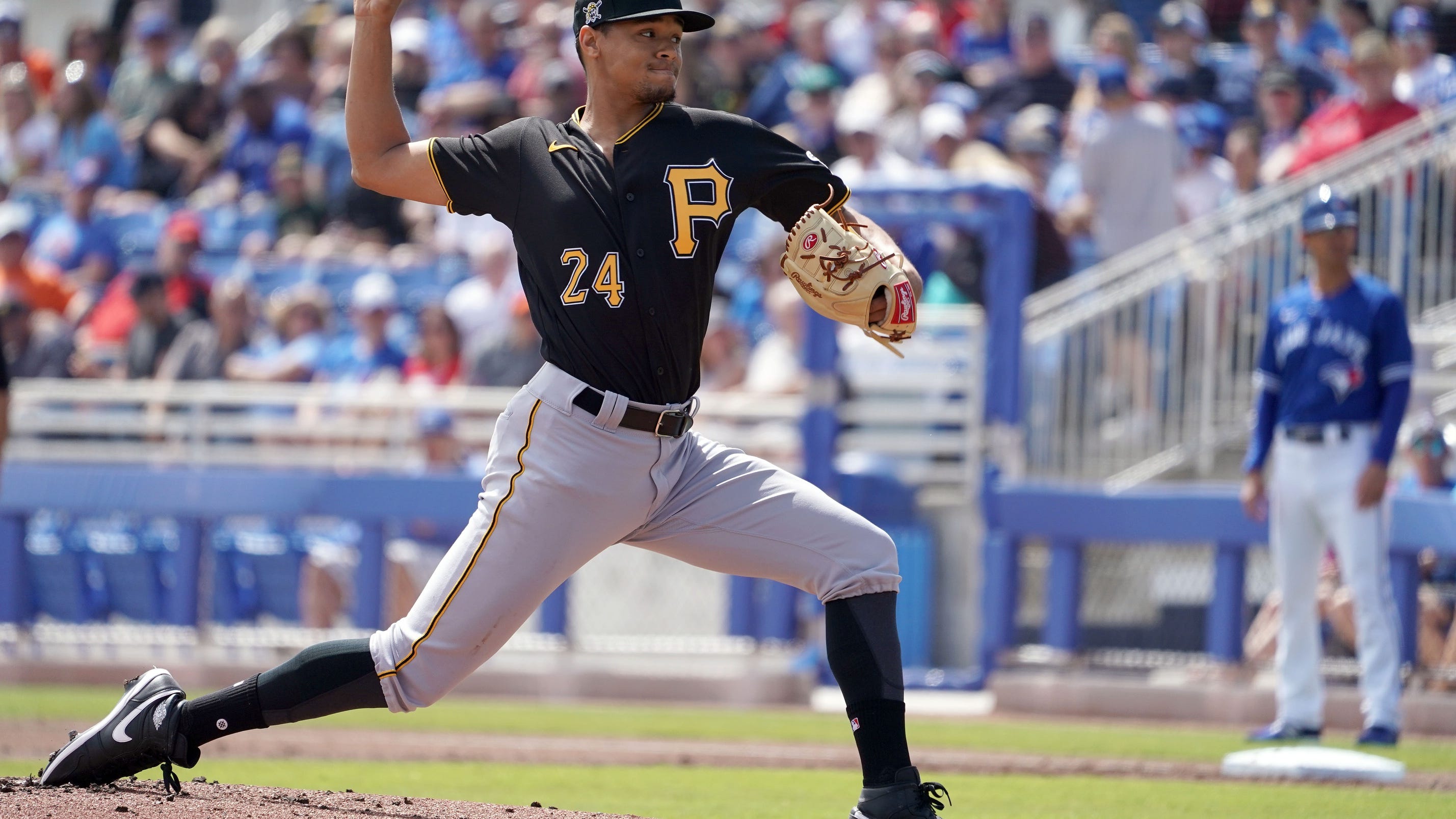 Pirates decline $11 million option on Chris Archer