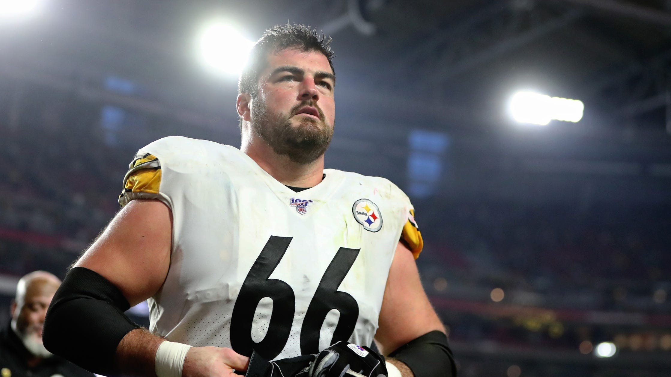 Steelers release All-Pro guard David DeCastro