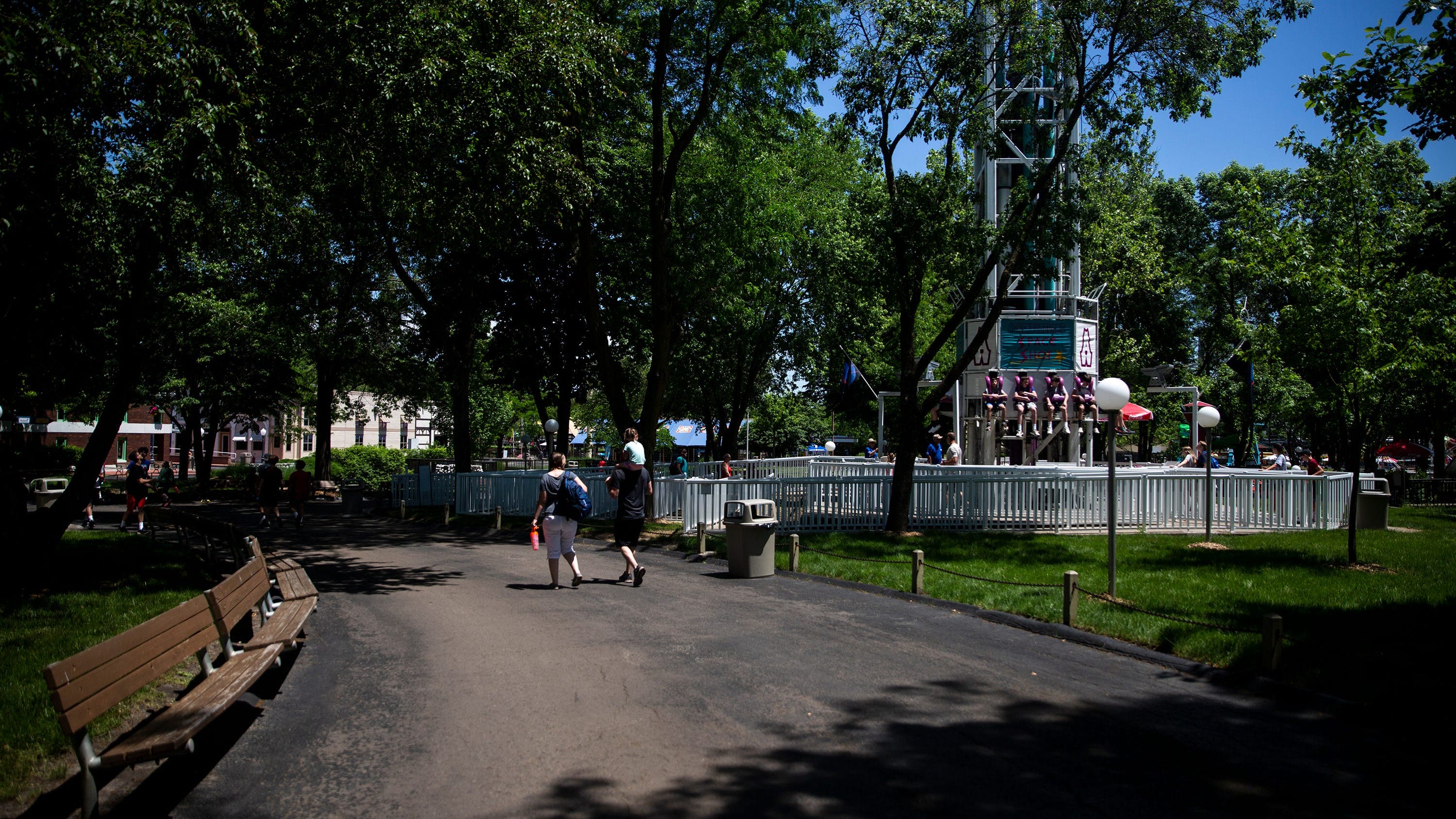 11-year-old dies at Iowa amusement park when water ride raft flips