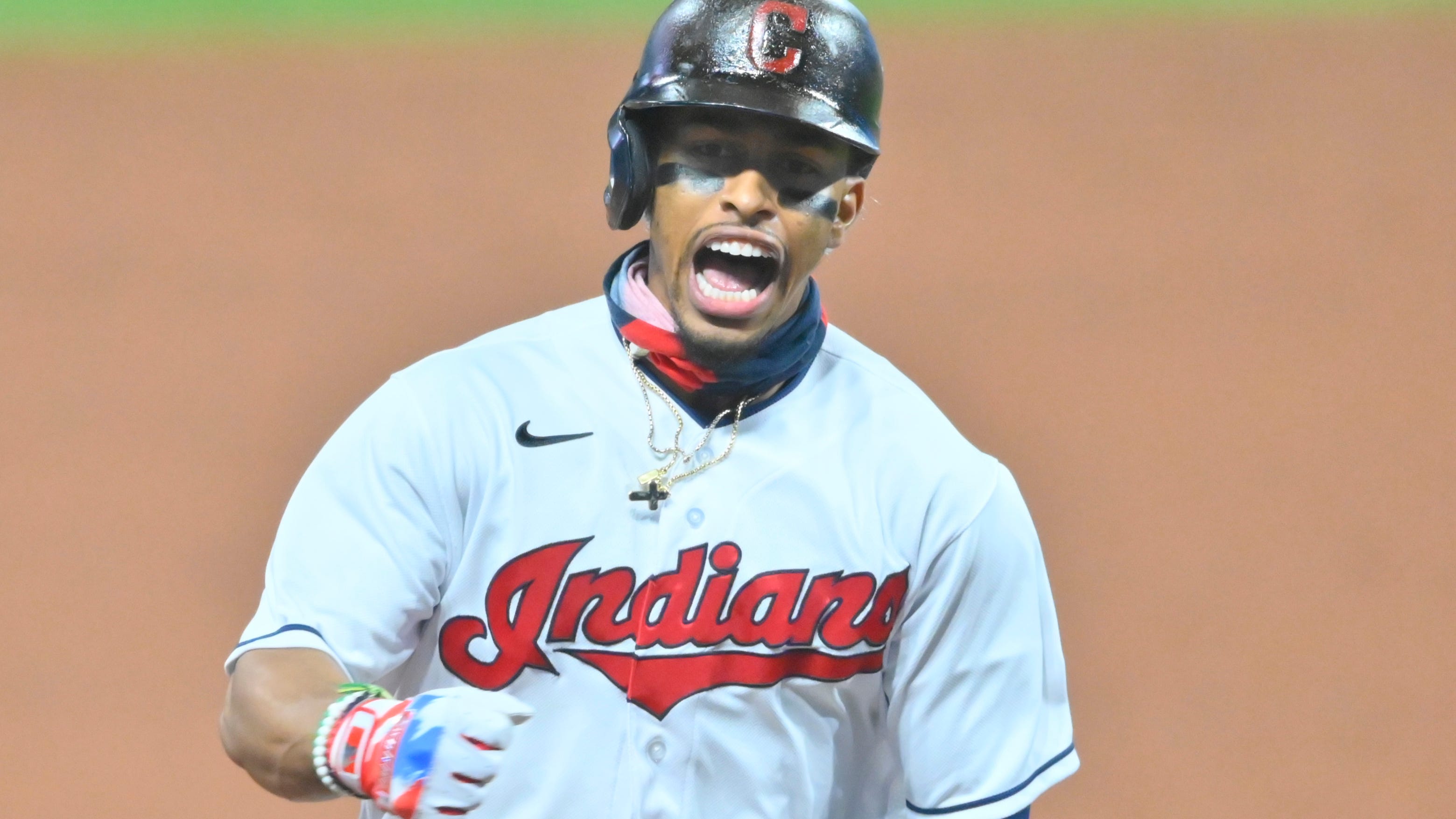Indians ready to 'aggressively' listen to Lindor offers, but market slow to develop